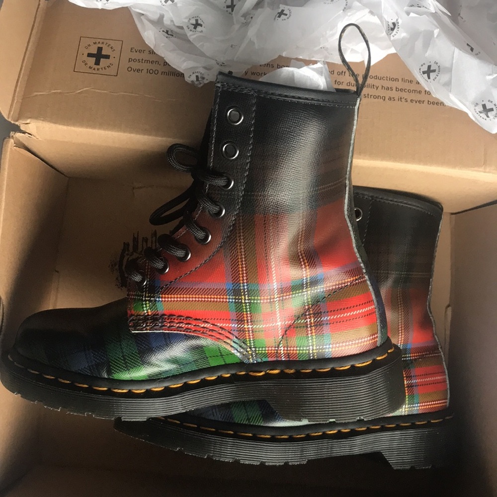 NEW IN BOX Dr. Martens 1460 Tartan Plaid Boot